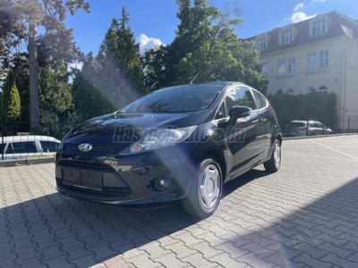 FORD FIESTA 1.25 Titanium Gyöngyház fényezés! Végig vezetett szervizelőélet!