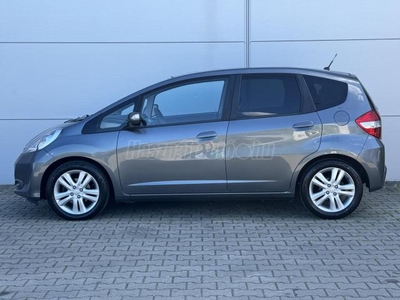 HONDA JAZZ 1.4 Elegance / IGAZOLT SZERVIZMÚLT / SÉRÜLÉSMENTES / 82 E. KM /