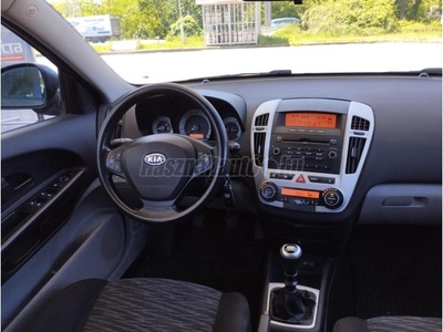 KIA CEE'D SW 1.4 EX Limited Magyarországi! Szervizkönyves!