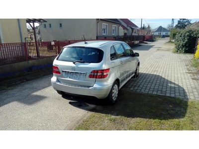 MERCEDES-BENZ B 180 BlueEFFICIENCY