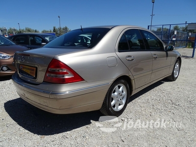 MERCEDES-BENZ C-osztály