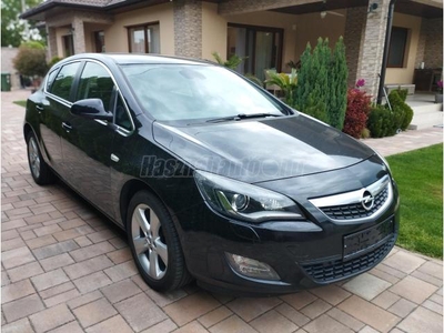 OPEL ASTRA 1.4 Enjoy GAR KM!SZERVIZKÖNYV!XENON!17COLL!TEMPOMAT!RADAR ELÖL-HÁTUL!