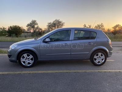 OPEL ASTRA 1.6 Cosmo !!KEVÉS KILOMÉTER. KITŰNŐ ÁLLAPOT. VÉGIG VEZETETT SZERVIZKÖNYV!!