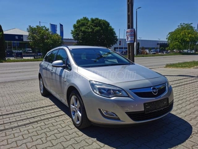 OPEL ASTRA J Sports Tourer 1.4 Enjoy Szervizkönyv