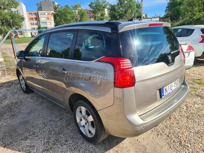 PEUGEOT 5008 1.2 PureTech Style Fogyasztja az olajat. gyári fényezés