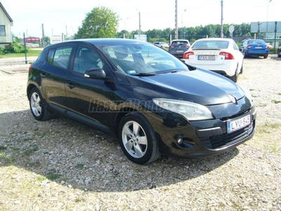 RENAULT MEGANE 1.5 dCi Authentique KÉTZÓNÁS DIGIT.KLÍMA. TEMPOMAT. VONÓHOROG. ALUFELNI