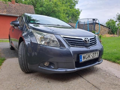 TOYOTA AVENSIS Wagon 2.0 D-4D