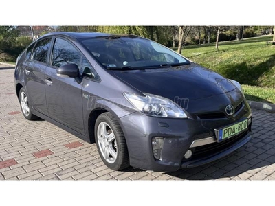 TOYOTA PRIUS PLUG-IN PREMIUM - VILÁGOS BŐR.ELSŐ-HÁTSÓ PARKRADAR.LED.JBL.IPA.TETŐSÍN.SPORTSZERTARTÓ