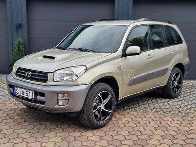 TOYOTA RAV 4 Rav4 2.0 D-4D 4x4 ÖSSZKERÉK. RITKA MEGKÍMÉLT ÉS ÁPOLT.VÉGIG VEZETETT SZKÖNYV. FRISSEN CSERÉLT VEZÉ