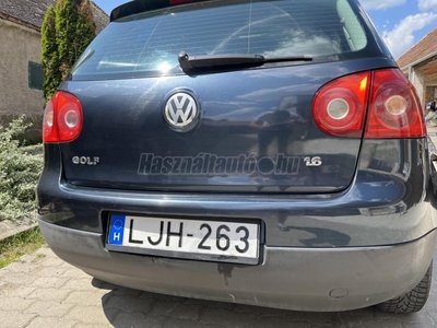 VOLKSWAGEN GOLF V 1.6 Trendline