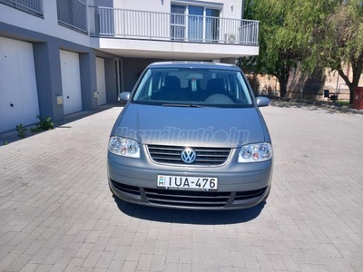 VOLKSWAGEN TOURAN 1.6 FSI Trendline