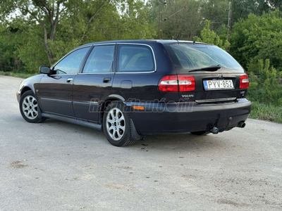 VOLVO V40 1.8