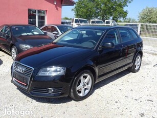 AUDI A3 1.6 Ambiente 159.900km Digit Klíma