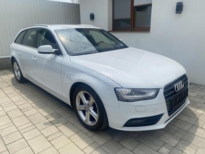 AUDI A4 Avant 2.0 TDI DPF EU5 Led+Navi Szervizkönyv!