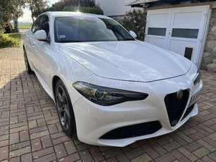 ALFA ROMEO GIULIA 2.2 D Super (Automata) MO-i. s.mentes. nagy navi. F1. végig vezetett szervizkönyv!