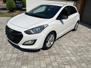 HYUNDAI I30 1.4i Go! Brasil Szervizkönyv. téligumi. friss műszaki!