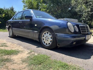 MERCEDES-BENZ E 220 D Elegance