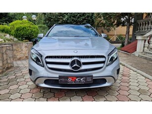 MERCEDES-BENZ GLA 250 Urban 7G-DCT PANORAMA/BIXENON/NAVI/19-ES ALU!!