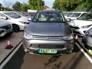 MITSUBISHI OUTLANDER 2.0 PHEV Instyle Navi 4WD CVT XENON+N.TETŐ+E.CSOMI+ROCKFORD+SZ.KÖNYV!