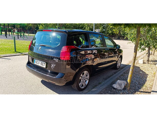 PEUGEOT 5008 1.6 e-HDi Premium 2TR