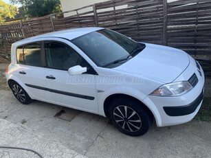 RENAULT MEGANE 1.4 16V Authentique