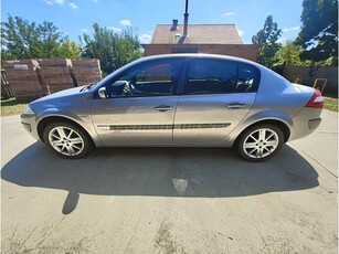 RENAULT MEGANE Limousine 1.6 Dynamique Plus