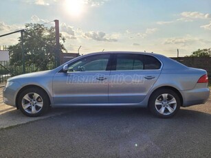 SKODA SUPERB 1.8 TSI Ambition Szervizkönyv. Navigáció. 129 e km!