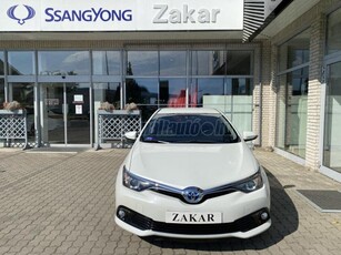 TOYOTA AURIS 1.8 HSD Executive MY17 (Automata) Mo.-i. Vezetett szeríz előélet. Téli-Nyári gumik felnin!