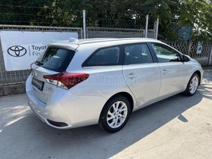 TOYOTA AURIS Touring Sports 1.8 HSD Live TSS (Automata) 2018 - navigáció - kamera - ülésfűtés - vezetést tám. rendszerek