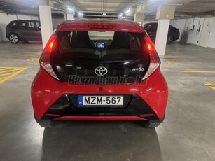 TOYOTA AYGO 1.0 x-play AB1