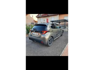 TOYOTA YARIS 1.5 Hybrid Comfort Style Tech e-CVT