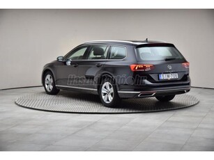 VOLKSWAGEN PASSAT VIII Variant 2.0 TDI SCR Elegance DSG MAGYAR-1.TUL-LED-APP-ALCANTARA-Ü.FŰTÉS-FACELIFT-96e KM!