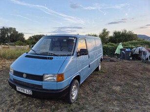 VOLKSWAGEN TRANSPORTER Caravelle 2.5 GL 7DK 2P2 8 3+teher