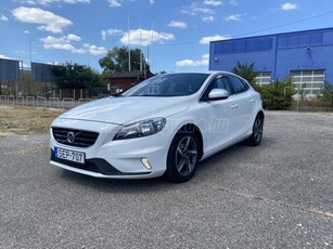 VOLVO V40 2.0 D [D2] R-Design Momentum Megkímélt.Vonohoróg!