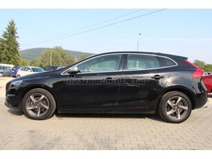 VOLVO V40 2.0 D [D3] Kinetic R-Design Geartronic