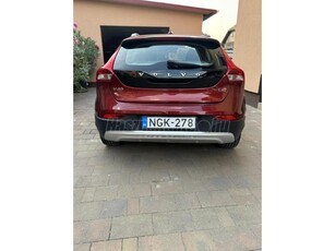 VOLVO V40 Cross Country 2.0 D [D2] Summum