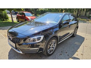 VOLVO V60 Cross Country 2.4 D [D4] AWD Summum Geartronic