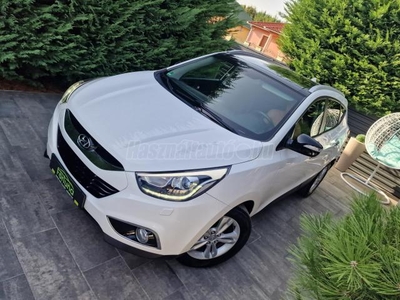 HYUNDAI IX 35 ix35 2.0 CRDi HP Winter Luxury Edition 4WD (Automata) EGYGAZDÁS KARAMBOLMENTES PANORÁMA ÜVEGTETŐ VÉGIG VEZETETT SZERVÍZKÖNYV FRISS MŰS