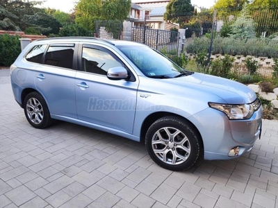 MITSUBISHI OUTLANDER 2.0 PHEV Instyle Navi 4WD CVT