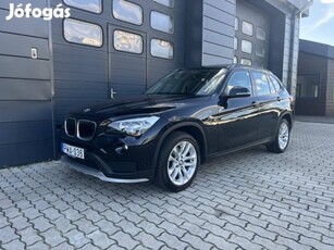 BMW X1 sdrive18d (Automata) Szervizkönyv / Navi...