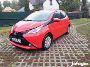 Toyota Aygo 1.0 x-clusive Panoráma tető. karcme...