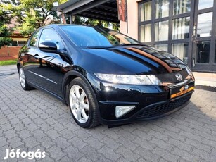 Honda Civic 1.8 Executive Xenon. Panoráma Tető....