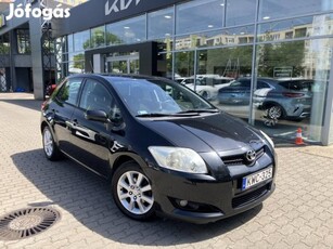 Toyota Auris 1.4 Luna Magyar. Szervizkönyv