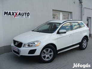 Volvo XC60 2.4 D [D3] Momentum Geartronic AWD+N...