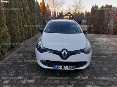 Renault Clio sérült hátulja