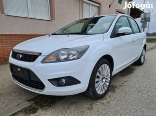 Ford Focus 1.6 Ghia Végig vez szervkönyv. digit...