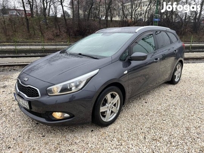 KIA CEE'D 1.6 GDI Limitált Prémium kivitel . be...