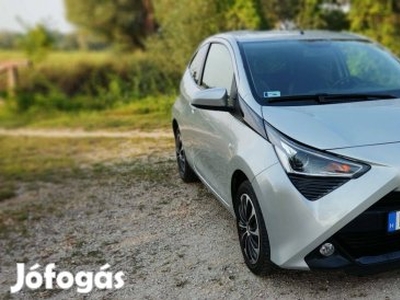 Toyota Aygo 1.0 x-play + style