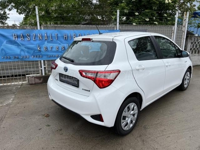 TOYOTA YARIS 1.5 VVT-i Hybrid Comfort e-CVT 2018 - tolatókamera - ülésfűtés - vez. tám. rendszerek