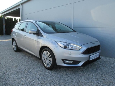 FORD FOCUS 1.5 TDCI Trend s. - Xenon - Navi - Ülésfűtés - Gyári fény - Szervízkönyv